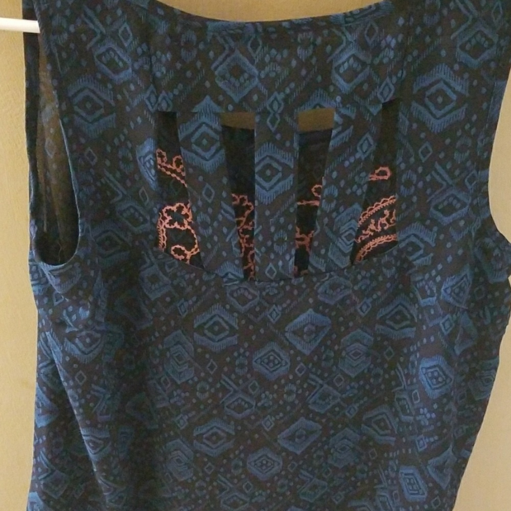 Tank - Picture 3 of 3